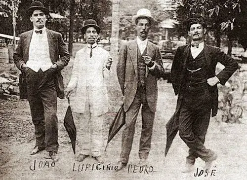 João Pernambuco with a friend and his brothers Pedro and José, circa 1913.